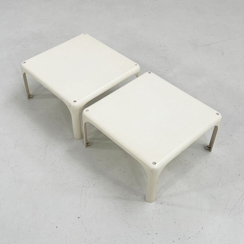 Pareja de mesas auxiliares vintage Demetrio 45 blancas de Vico Magistretti para Artemide, años 70