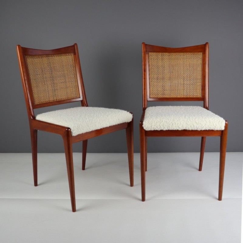 Par de cadeiras de teca e tecido sueco de meados do século