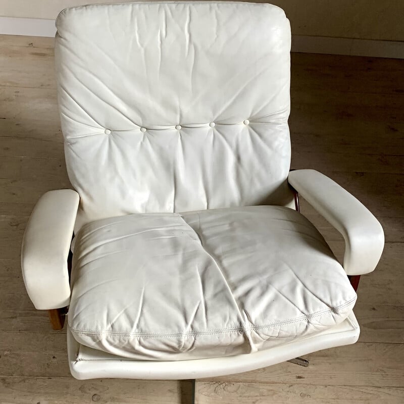 Vintage-Sessel aus weißem Leder mit Ottoman von André Vandenbeuck für Strässle, 1970