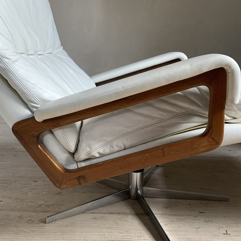 Vintage-Sessel aus weißem Leder mit Ottoman von André Vandenbeuck für Strässle, 1970