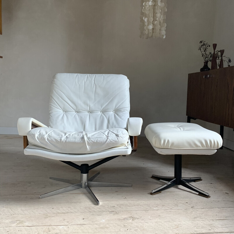 Fauteuil vintage en cuir blanc avec son ottoman par André Vandenbeuck pour Strässle, 1970