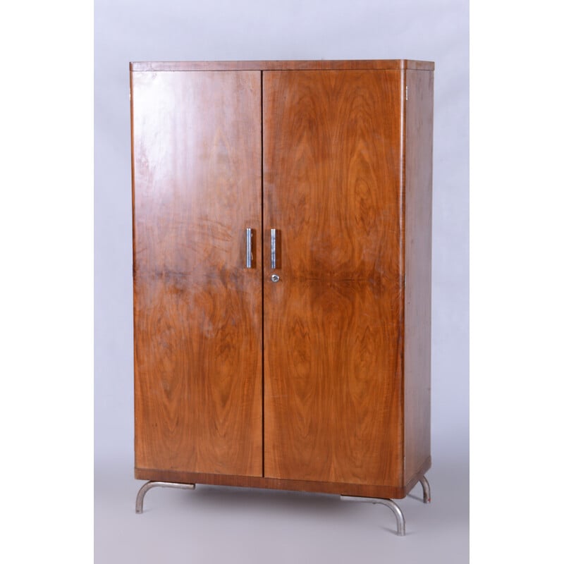 Armoire vintage Bauhaus en noyer par Robert Slezak, République tchèque 1930-1939