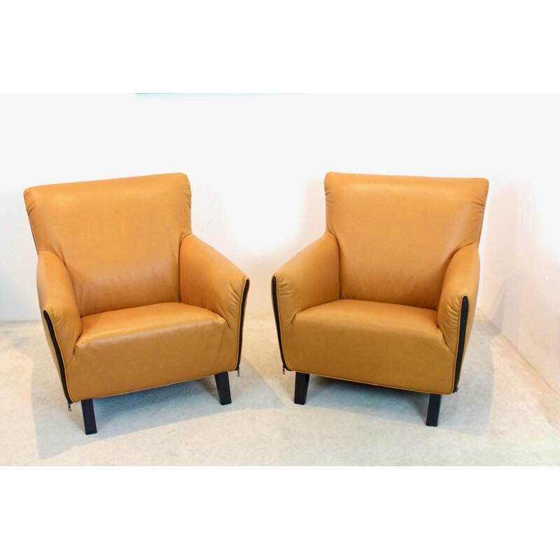 Pair of vintage F330 leather lounge chairs by Gerard van den Berg for Artifort