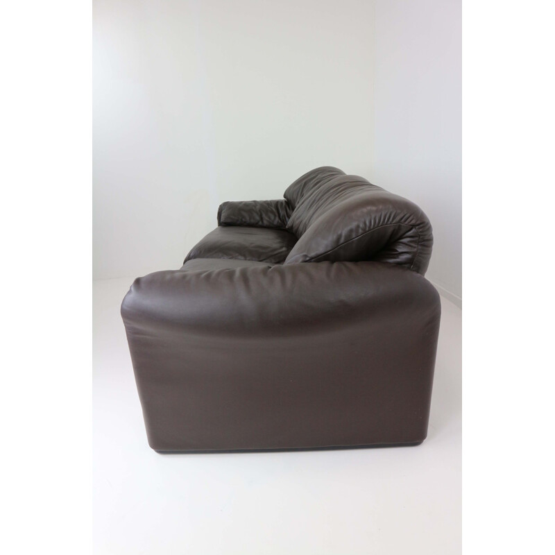 Vintage leather two-seater Maralunga sofa by Vico Magistretti for Cassina - 1980s