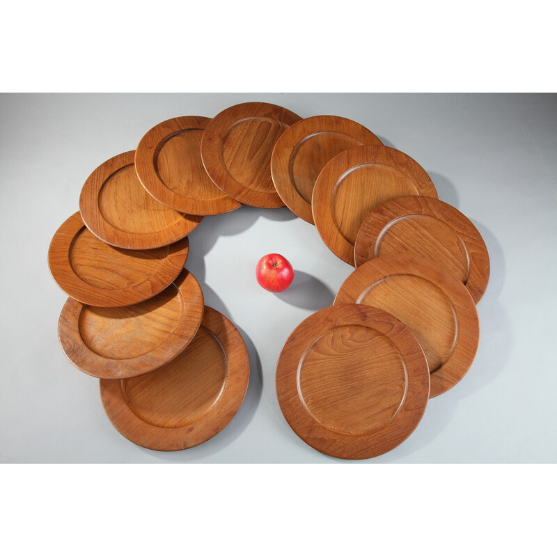 Set of 11 Scandinavian plates in teak - 1960s