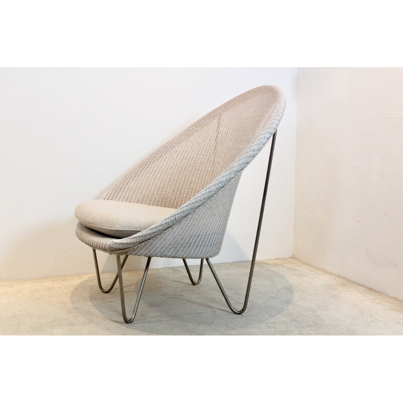 Vintage Lloyd loom lounge chair in greyish white