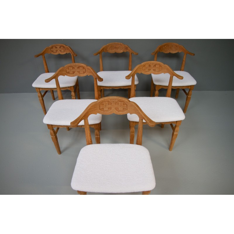 Set van 6 vintage eiken en bouclé stoelen van Henning Kjærnulf, Denemarken 1960