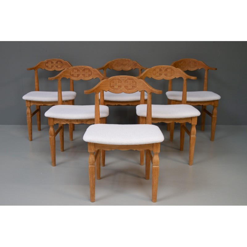 Ensemble de 6 chaises vintage en chêne et bouclé par Henning Kjærnulf, Danemark 1960
