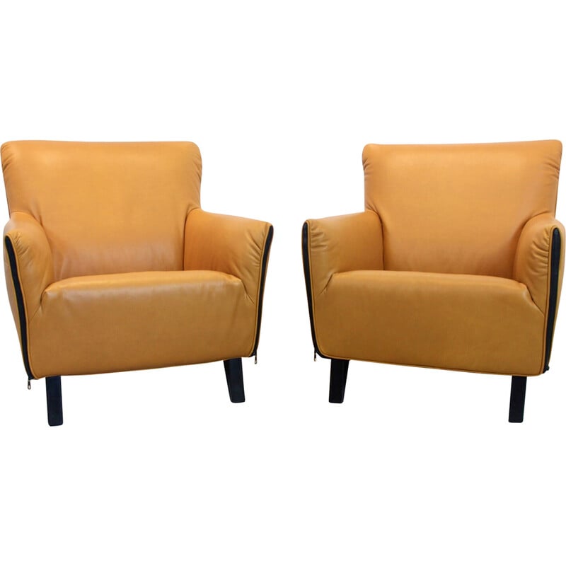 Pair of vintage F330 leather lounge chairs by Gerard van den Berg for Artifort