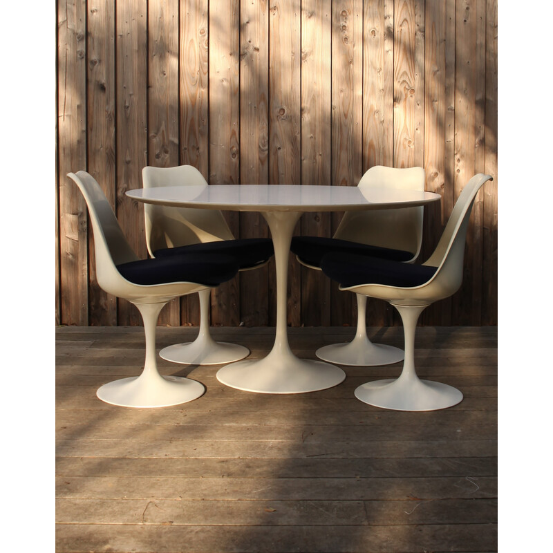 Vintage Tulip dining set by Eero Saarinen for Knoll