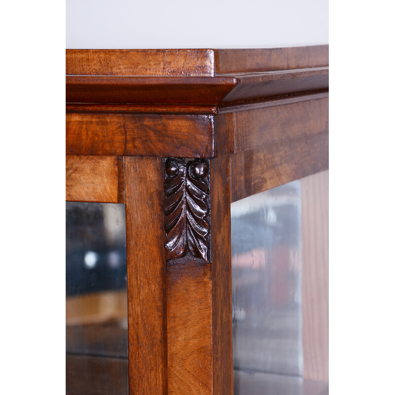 Vintage Biedermeier display cabinet in walnut and solid spruce, 1830s