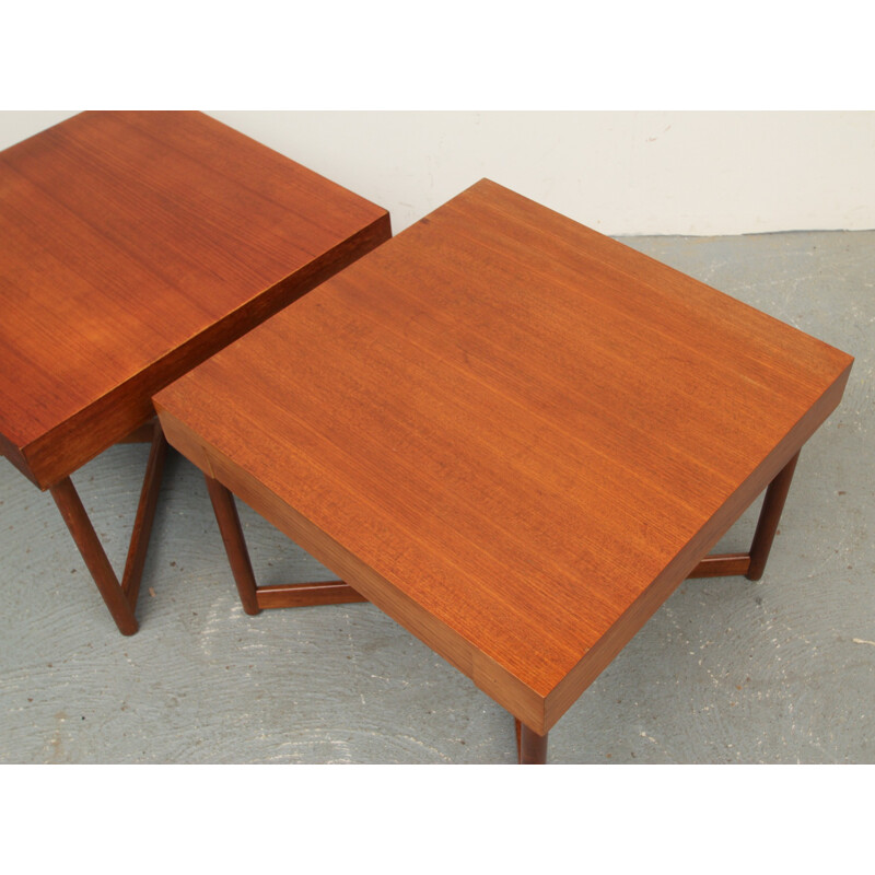 Paire de tables basses en teck avec tiroirs - 1960