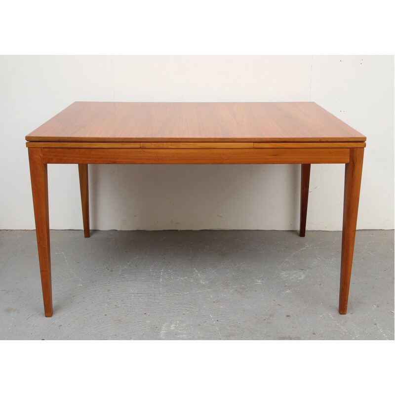 Extendable dining table in walnut - 1960s