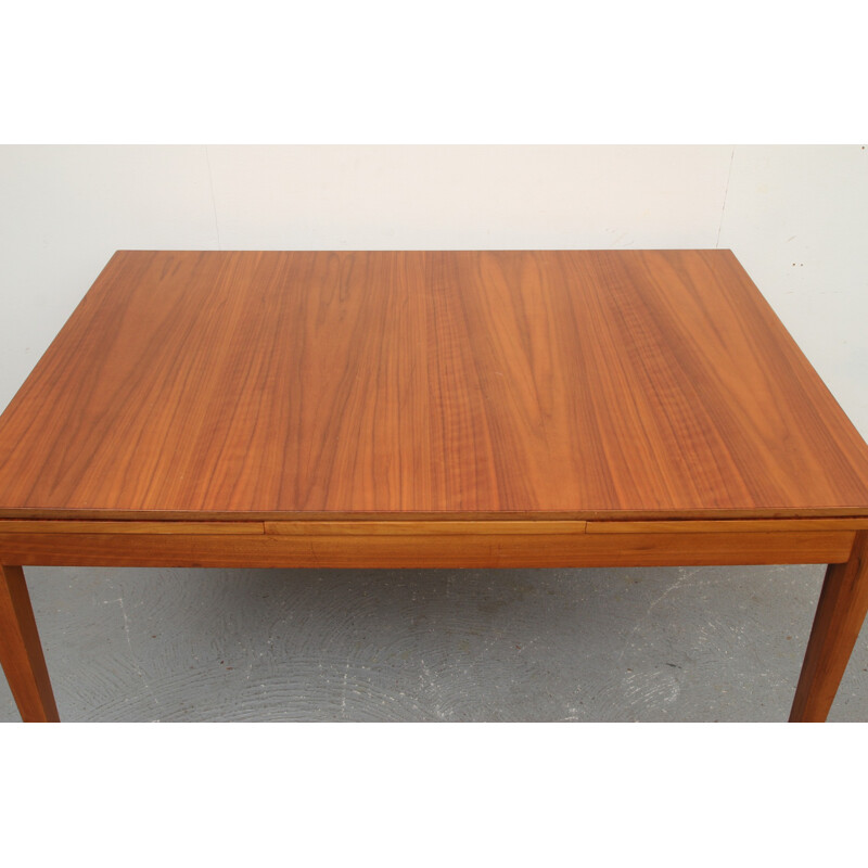 Extendable dining table in walnut - 1960s