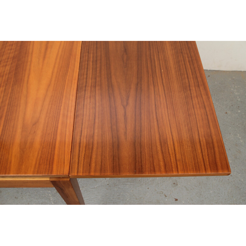 Extendable dining table in walnut - 1960s
