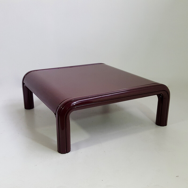 Table basse Orsay Knoll en métal bordeaux , Gae Aulenti - 1960