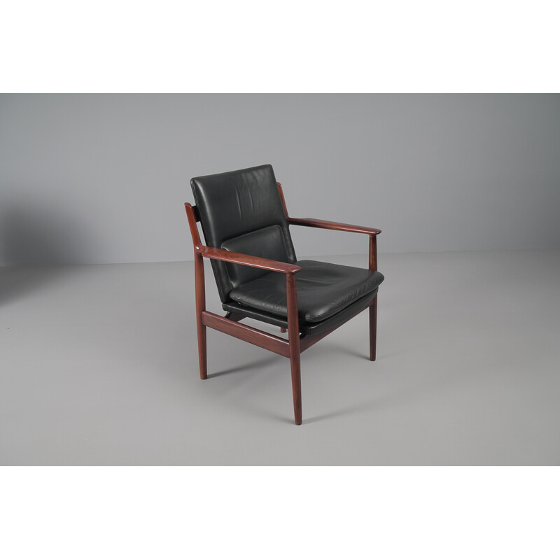 Conjunto de 12 cadeiras de cabedal vintage por Arne Vodder para Mobiliário Sibast, anos 60