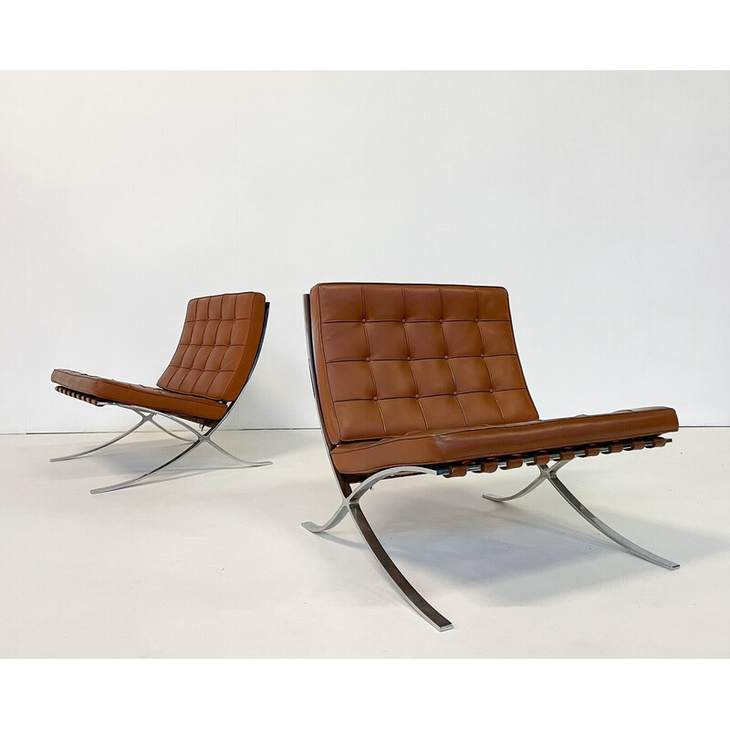 Ein Paar Barcelona-Sessel aus braunem Leder von Mies Van Der Rohe für Knoll