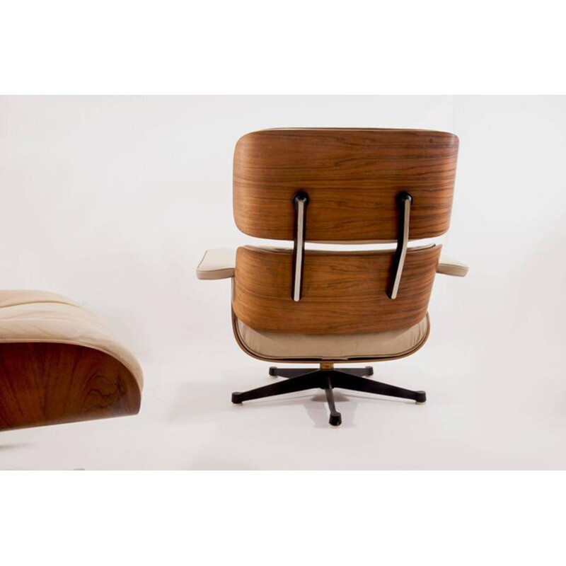 Set of a lounge chair with its ottoman colored beige in leather and produced by Mobilier International - 1960s