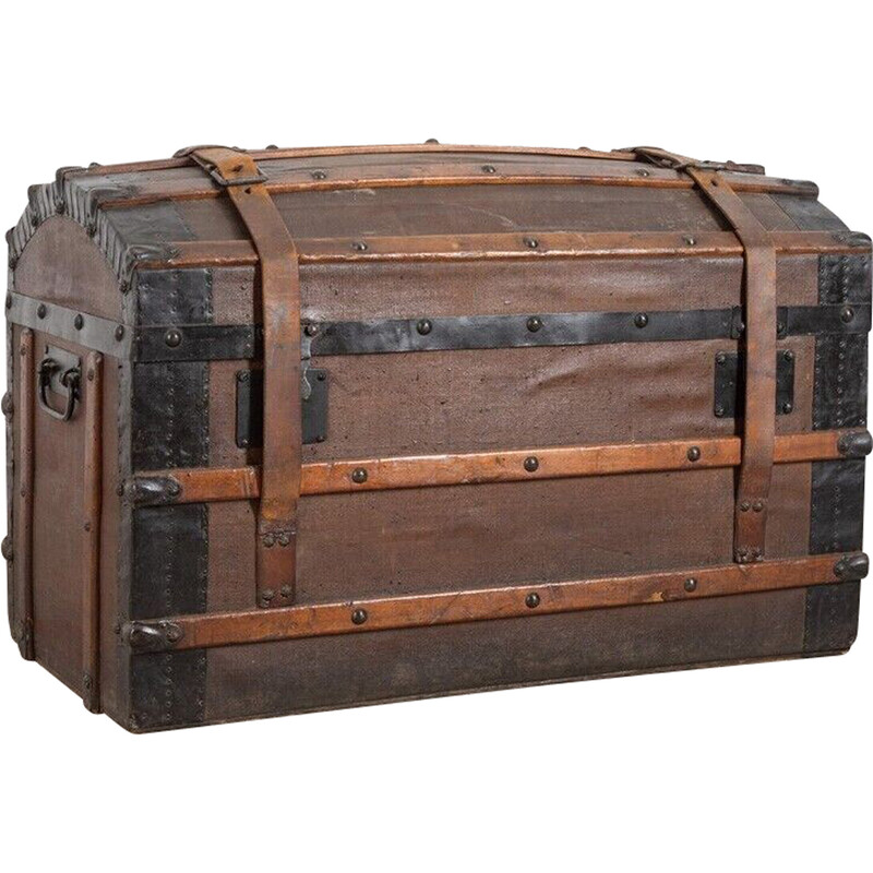 Vintage wooden trunk in wood and iron