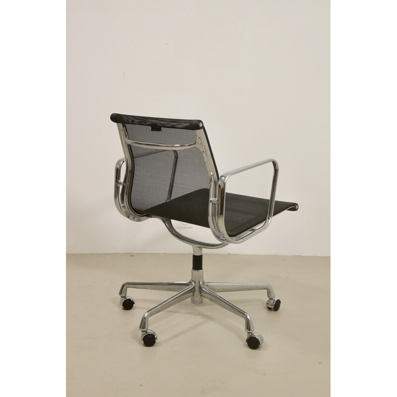 Vintage fauteuil model Ea 117 van Charles en Ray Eames voor Vitra