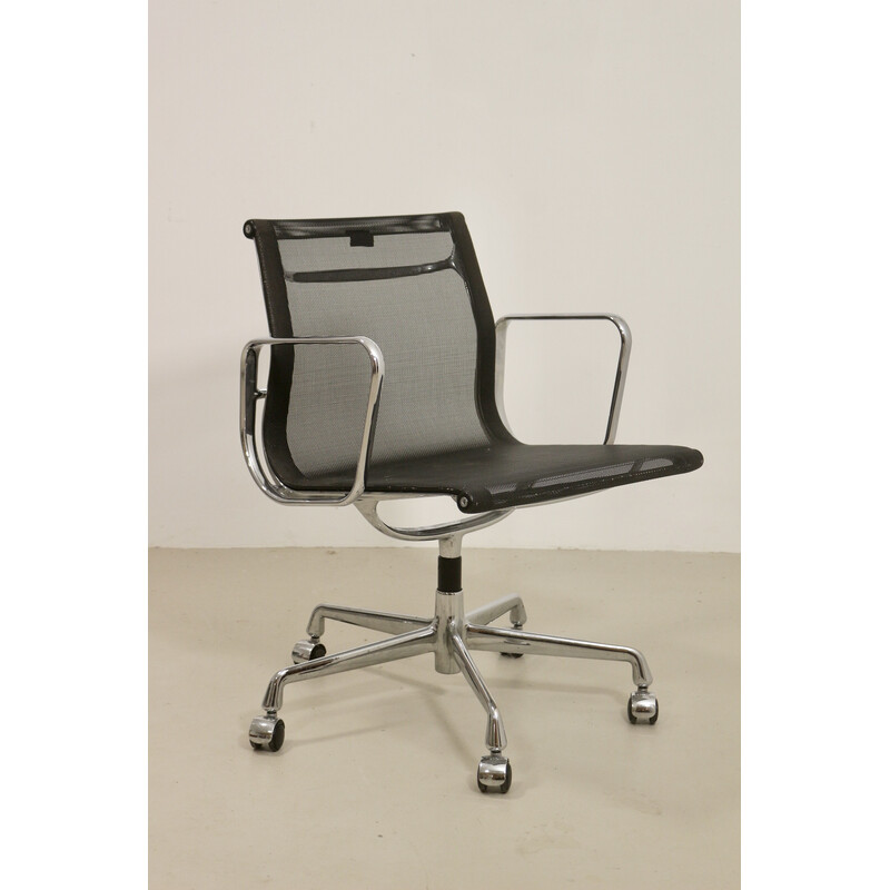 Poltrona Vintage modelo Ea 117 de Charles e Ray Eames para Vitra