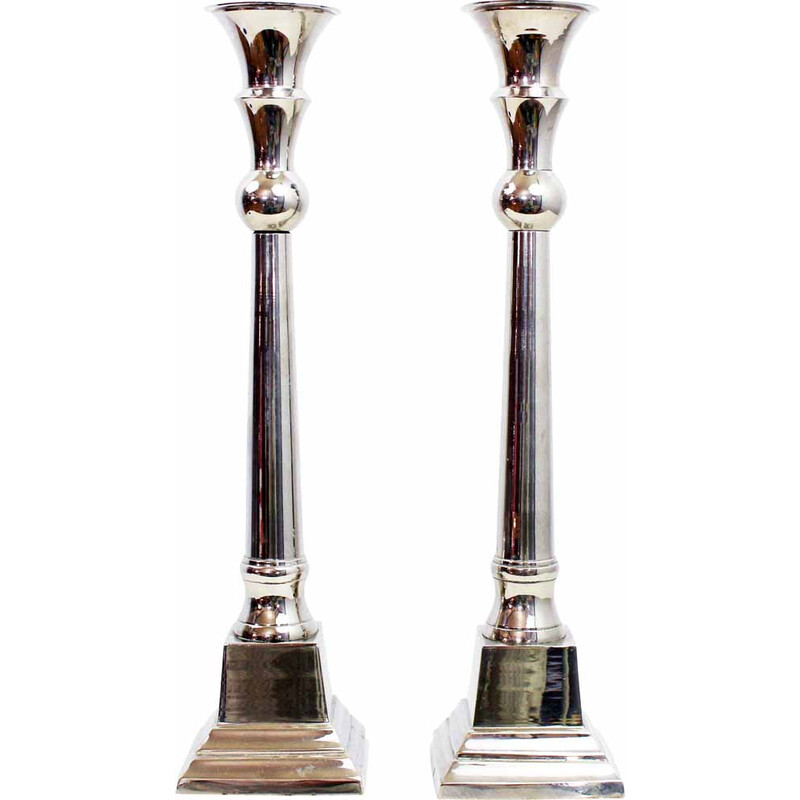 Ein Paar Vintage-Kerzenhalter aus versilbertem Metall, 1950