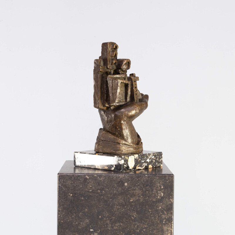 Escultura vintage de bronce "mano" sobre pie de mármol