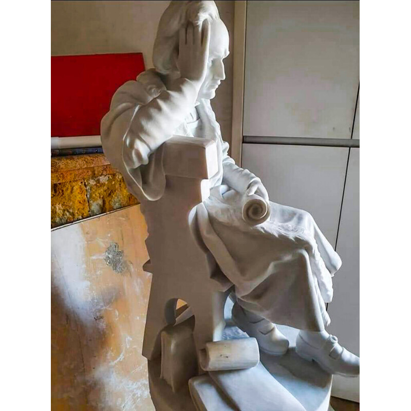 Vintage-Skulptur aus weißem Carrara-Marmor, die Christoph Kolumbus darstellt