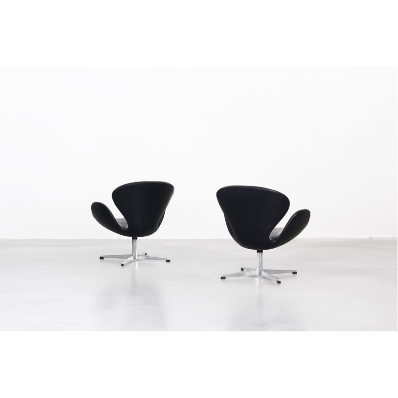 Pair of Swan armchairs by Arne Jacobsen for Fritz Hansen - 1960s