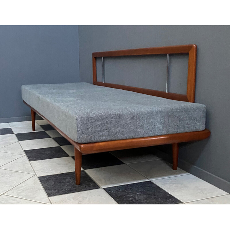 Vintage resting bed by Peter Hvidt for France and Daverkosen