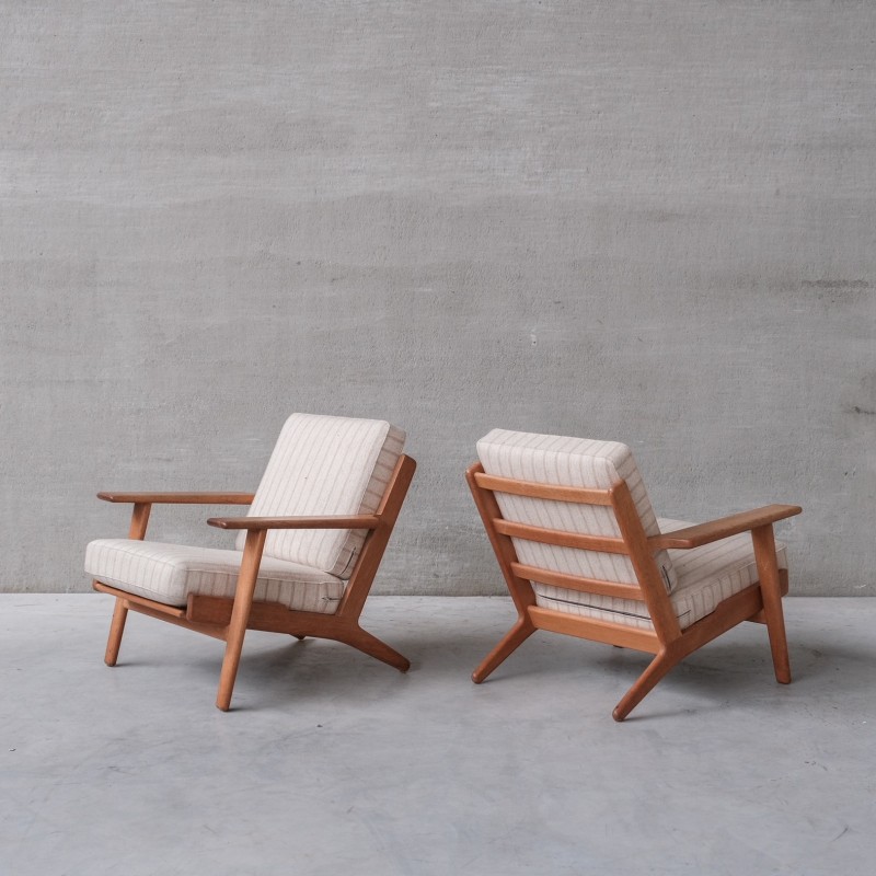 Paar mid-century Deense eikenhouten fauteuils Ge290 van Hans J Wegner voor Getama
