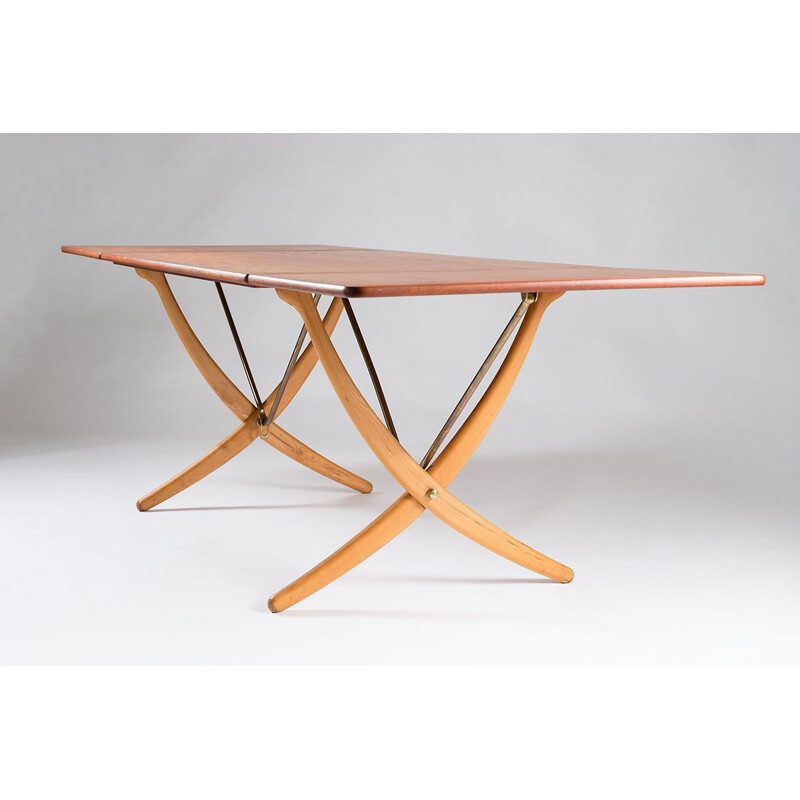 Table avec extensions rabatables modèle AT-304 par Hans Wegner - 1950