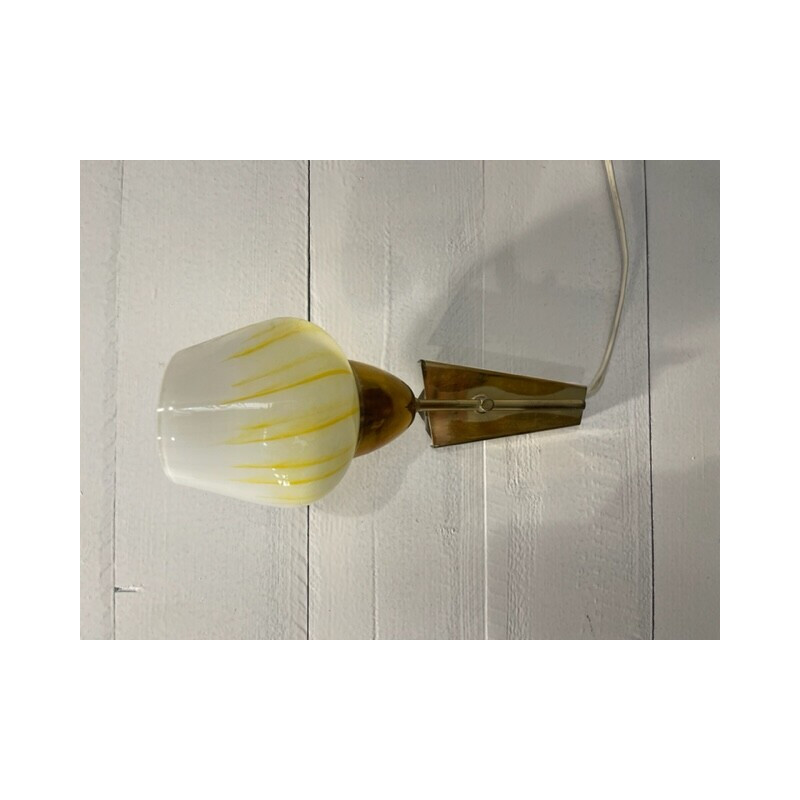 Vintage Art Deco wall lamp in milk glass and brass