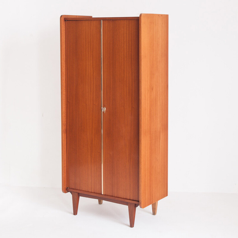 Armoire vintage à deux portes avec étagères, France 1960