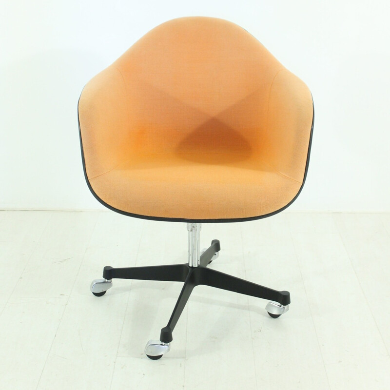 Fauteuil de bureau Eames par Herman Miller couleur terracotta - 1960