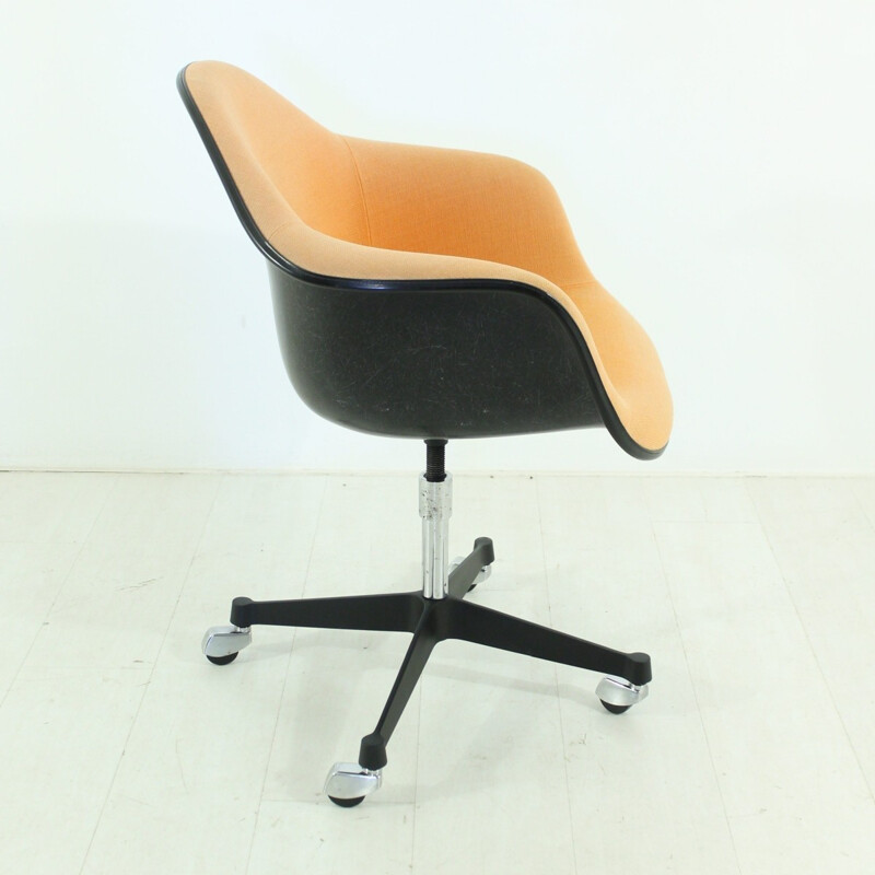 Desk chair by Eames for Herman Miller terracotta color - 1960s