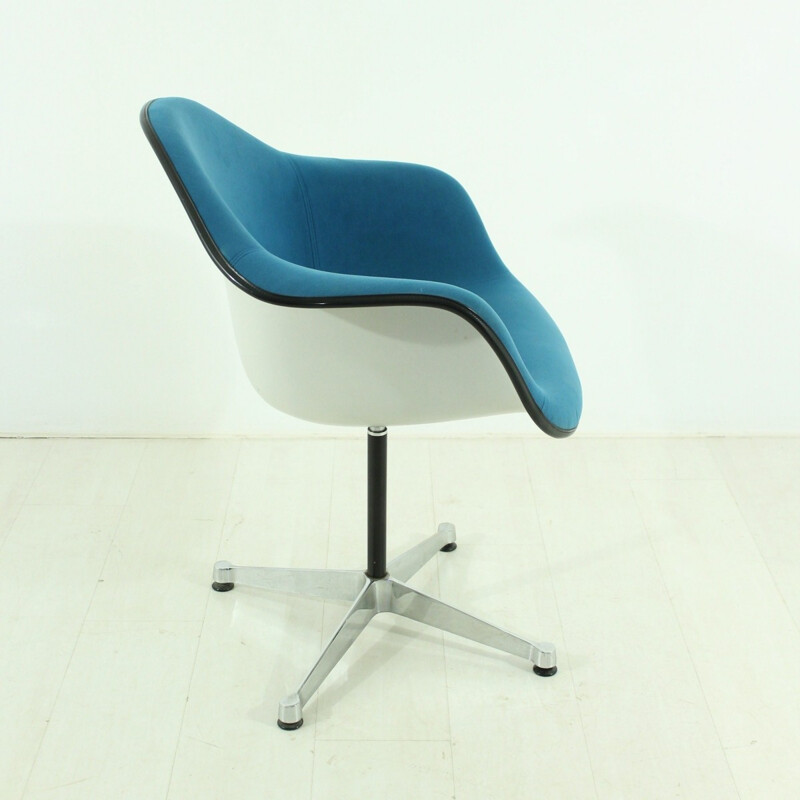 Blue armchair by Eames for Herman Miller - 1960s