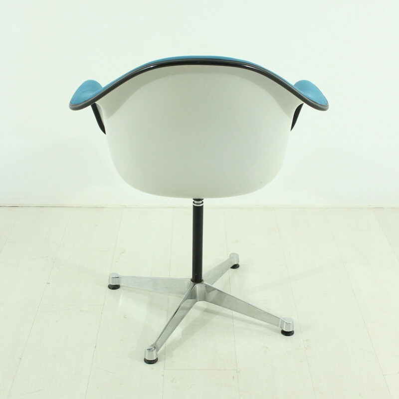 Blue armchair by Eames for Herman Miller - 1960s