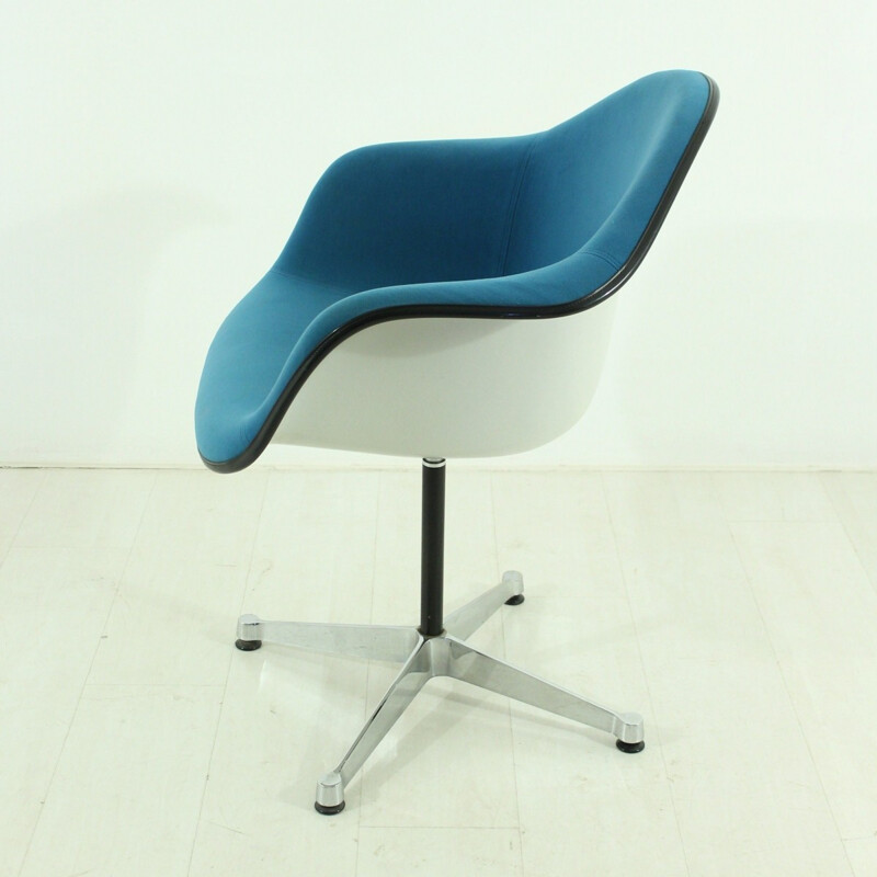 Blue armchair by Eames for Herman Miller - 1960s