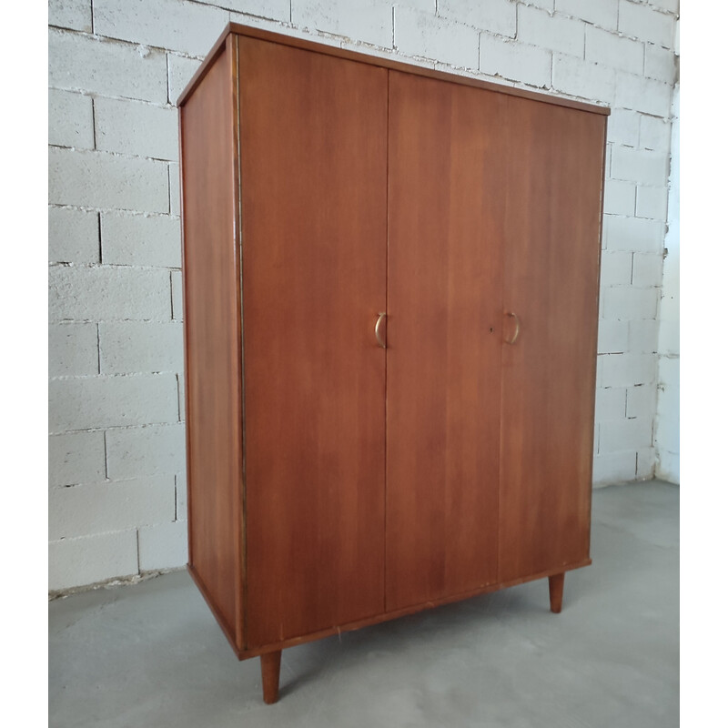 Armoire vintage avec porte avec de nombreux casiers de rangement