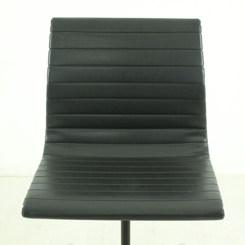 Fauteuil "EA101" par Eames pour Herman Miller - 1960