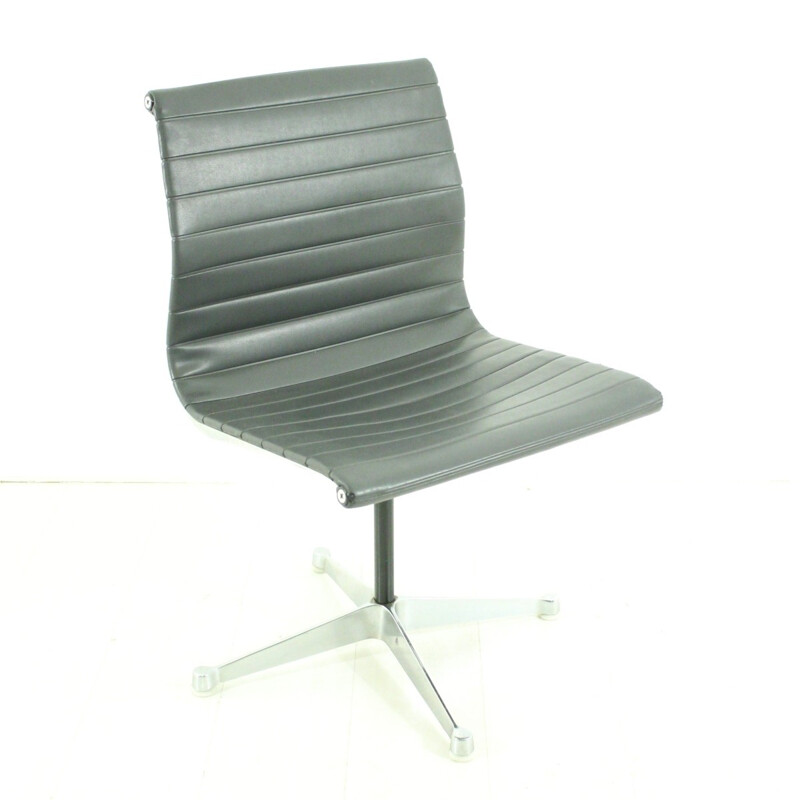 Fauteuil "EA101" pivotant par Eames pour Herman Miller - 1960