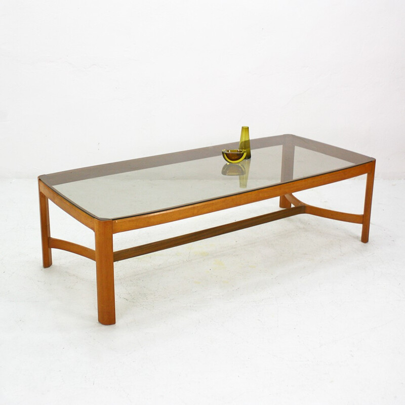 Table basse en cerisier et verre fumé - 1970