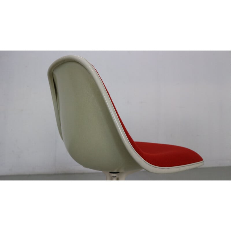Juego de 4 sillas vintage "La Fonda" de fibra de vidrio roja de Ray y Charles Eames para Herman Miller, años 60