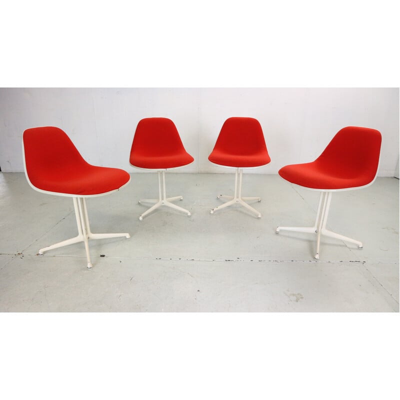 Ensemble de 4 chaises vintage "La Fonda" en fibre de verre rouge par Ray et Charles Eames pour Herman Miller, 1960