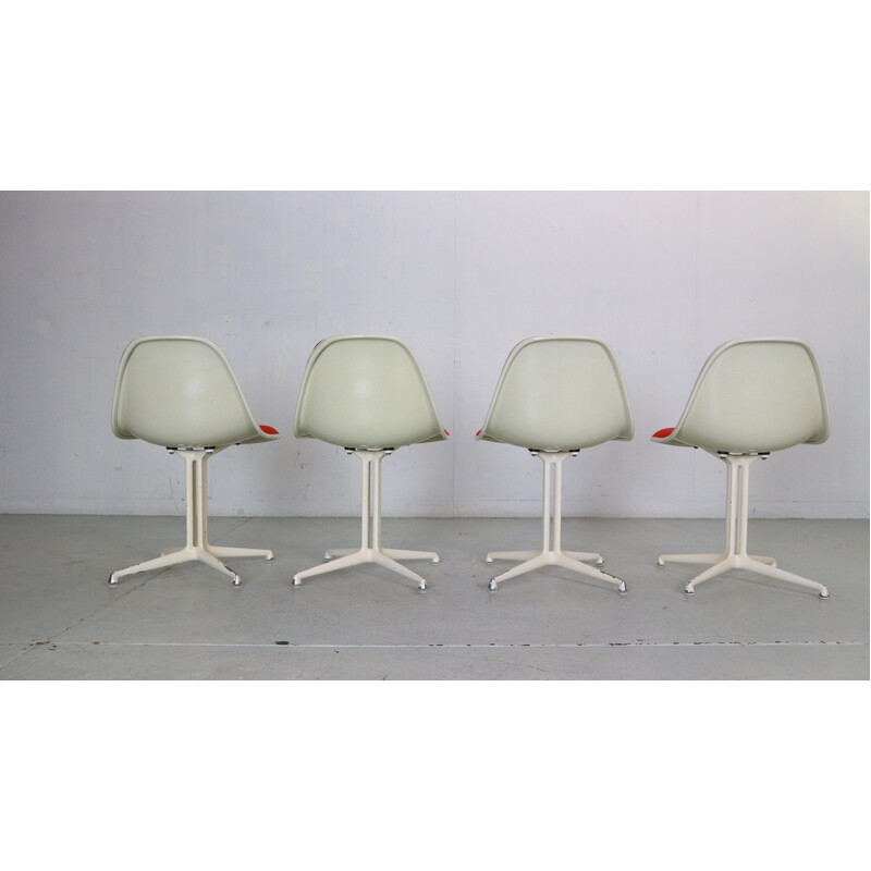 Set di 4 sedie vintage in fibra di vetro rossa "La Fonda" di Ray e Charles Eames per Herman Miller, anni '60