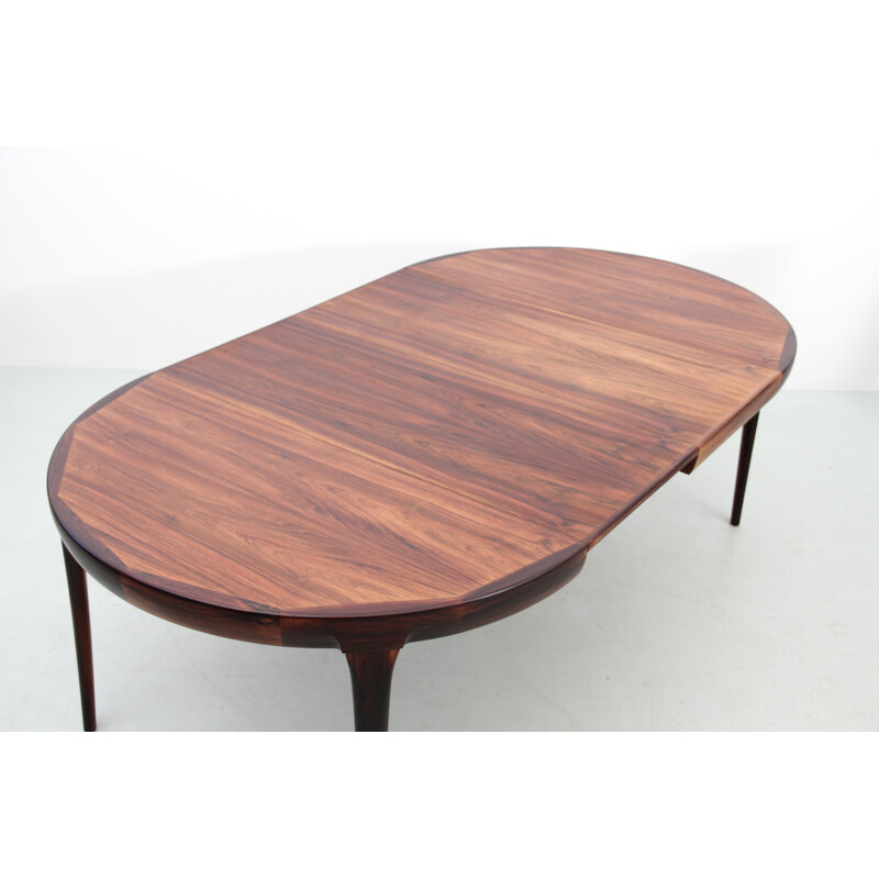 Vintage Scandinavian extendable rosewood round table by Ib Kofod Larsen