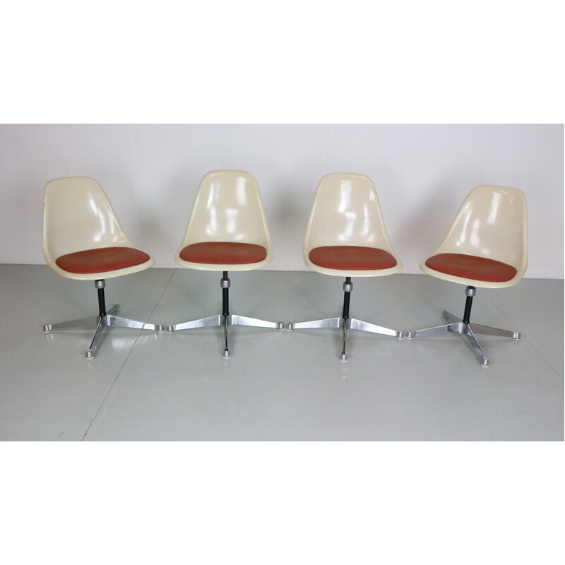 Ensemble de 4 chaises vintage Contract Base de Charles et Ray Eames pour Herman Miller, 1960