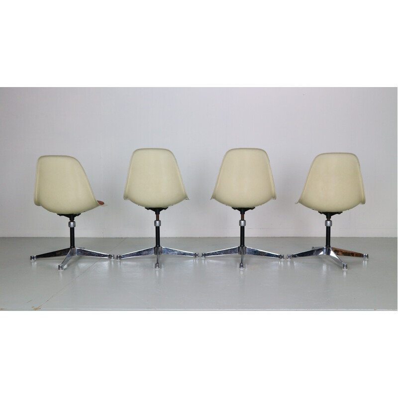 Conjunto de 4 cadeiras de base de contrato vintage de Charles e Ray Eames para Herman Miller, 1960